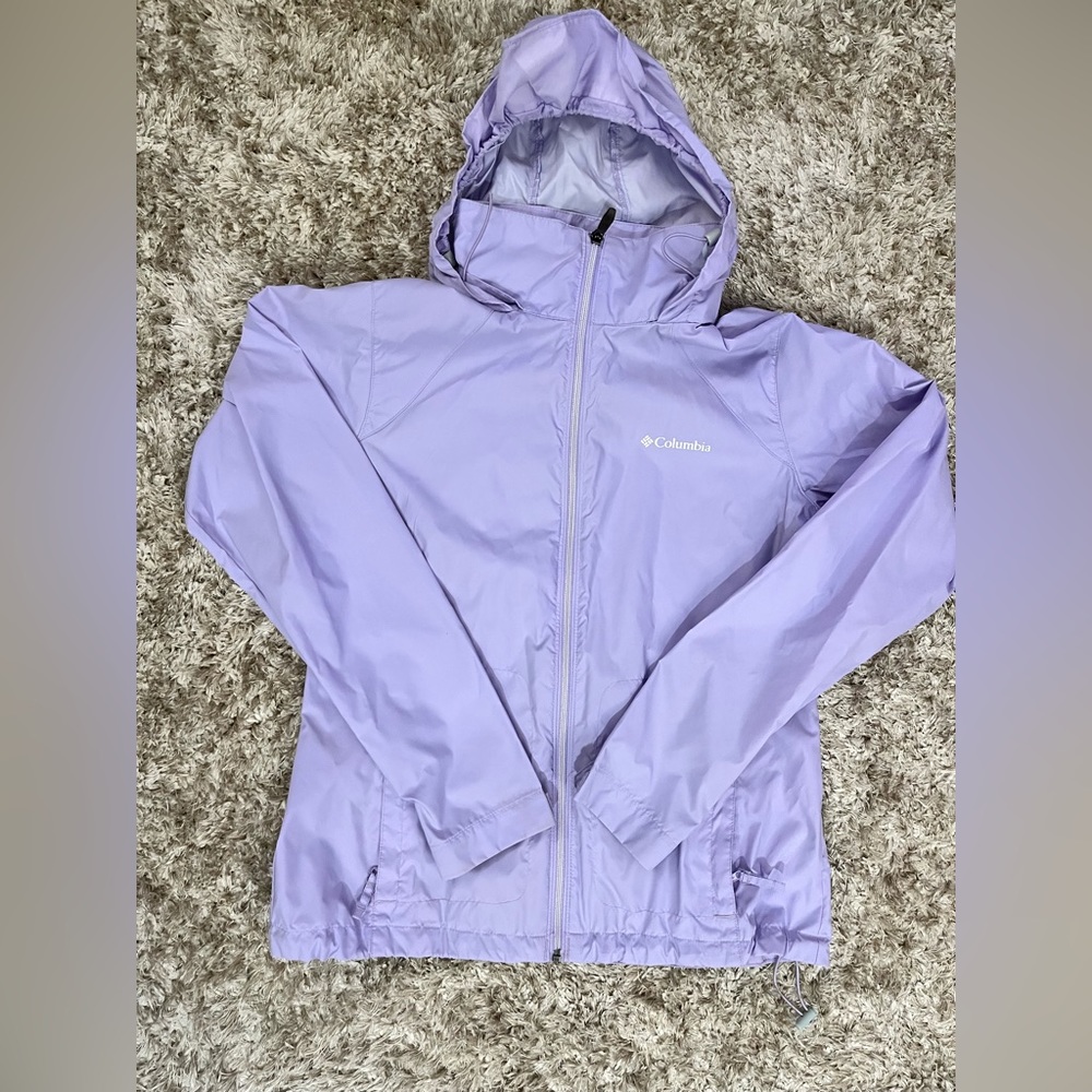 Water resistant wind breaker. Columbia. Hood/fold up hood and hide in the collar